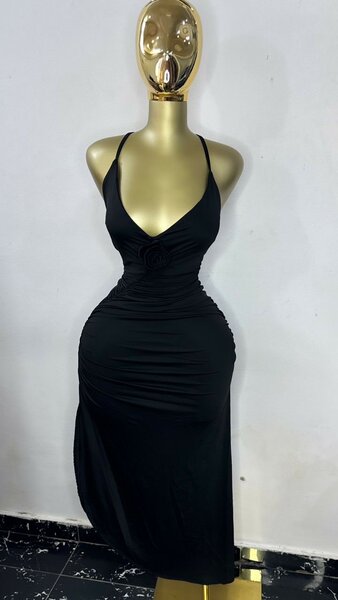 Robe moulante noire élégante