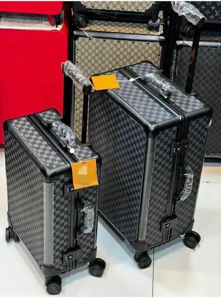 Valise rigide en fibre de carbone noir