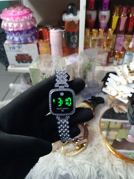 Montre tactile orné strass