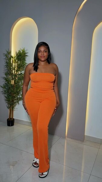 Combinaison orange élégante