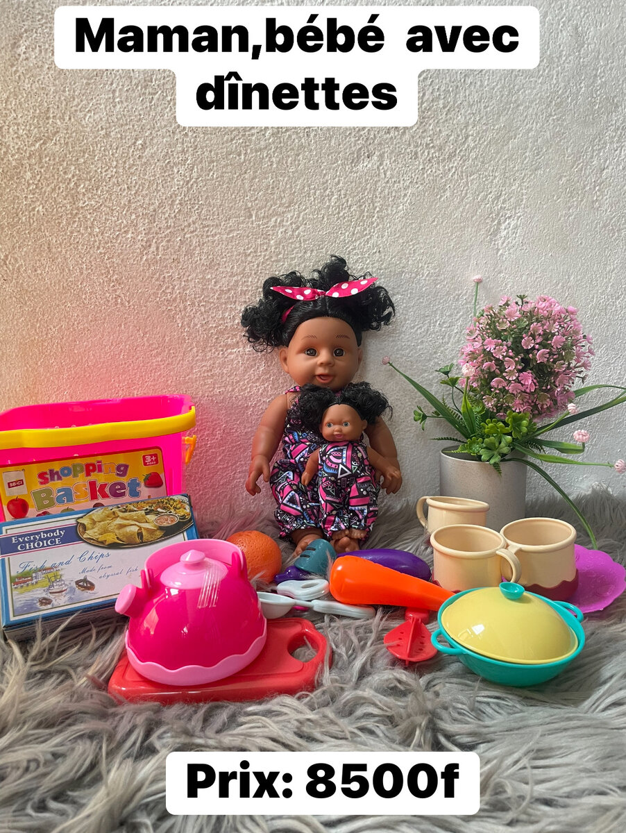 Poupées Maman et Bébé avec Dînette