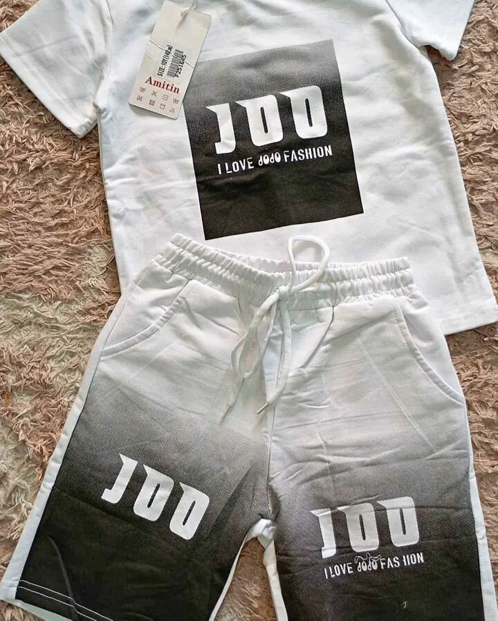 Ensemble homme : T-shirt et short assortis