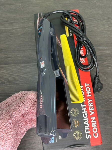 SONAR Professional Hair Straightener.