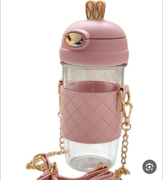 Bouteille tendance avec bandoulière