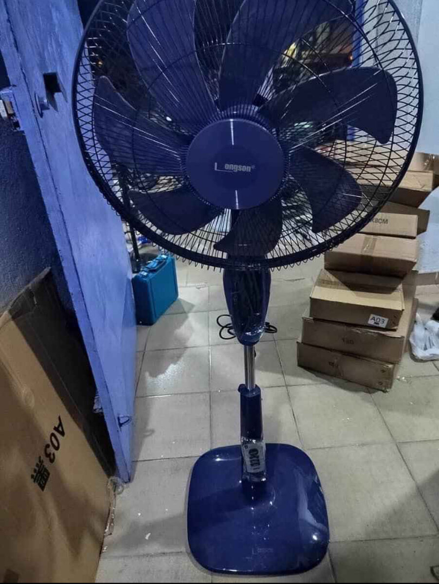 Ventilateur sur pied réglable