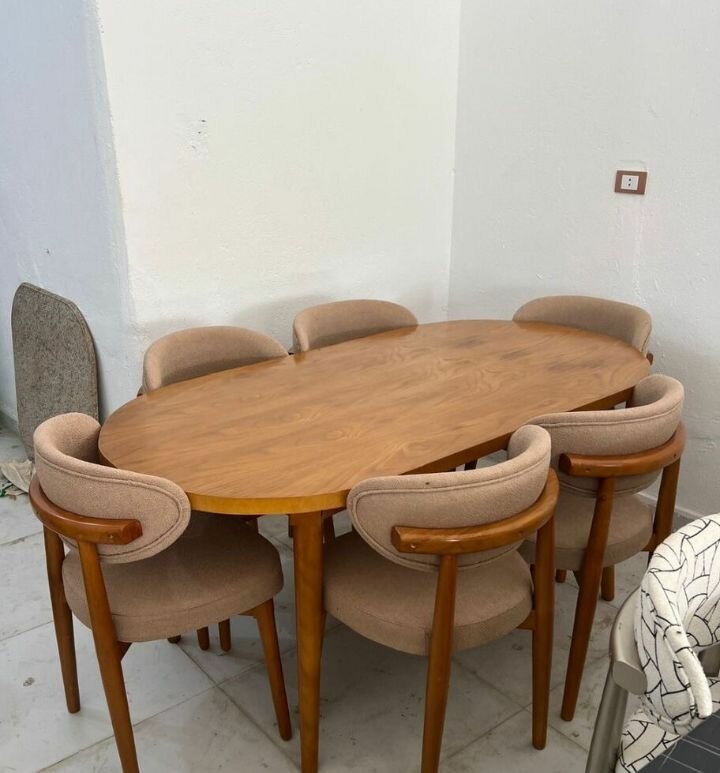 Table à manger en bois avec 6 chaises