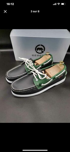 Chaussures bateau en cuir élégant