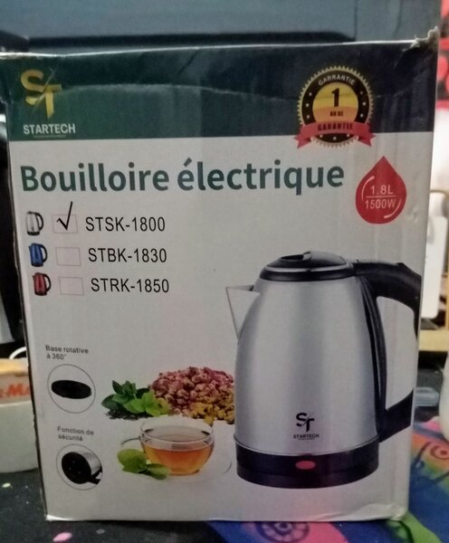 Bouilloire électrique Startech 1.8L