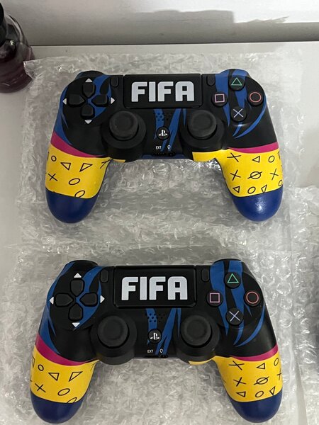 Manette PS4 FIFA personnalisée