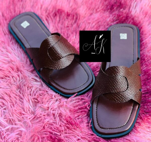 Sandales en cuir marron