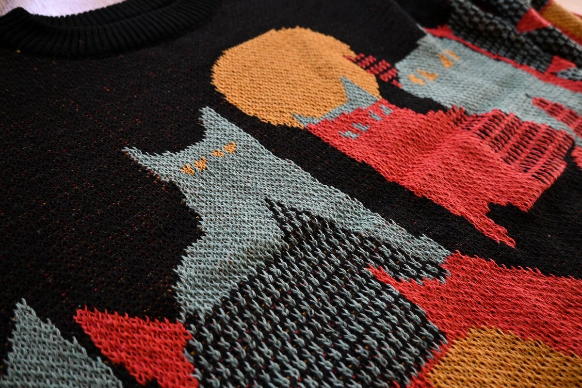 Свитер с котиками