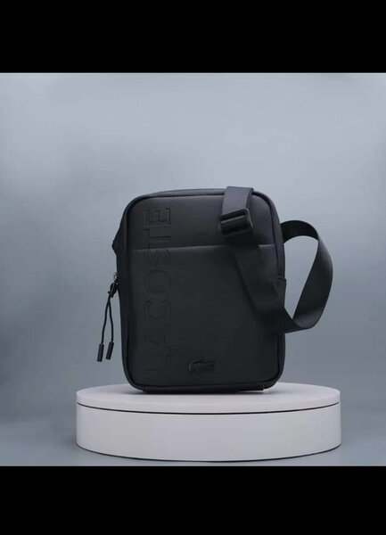 Sac banane Lacoste noir et bleu marine