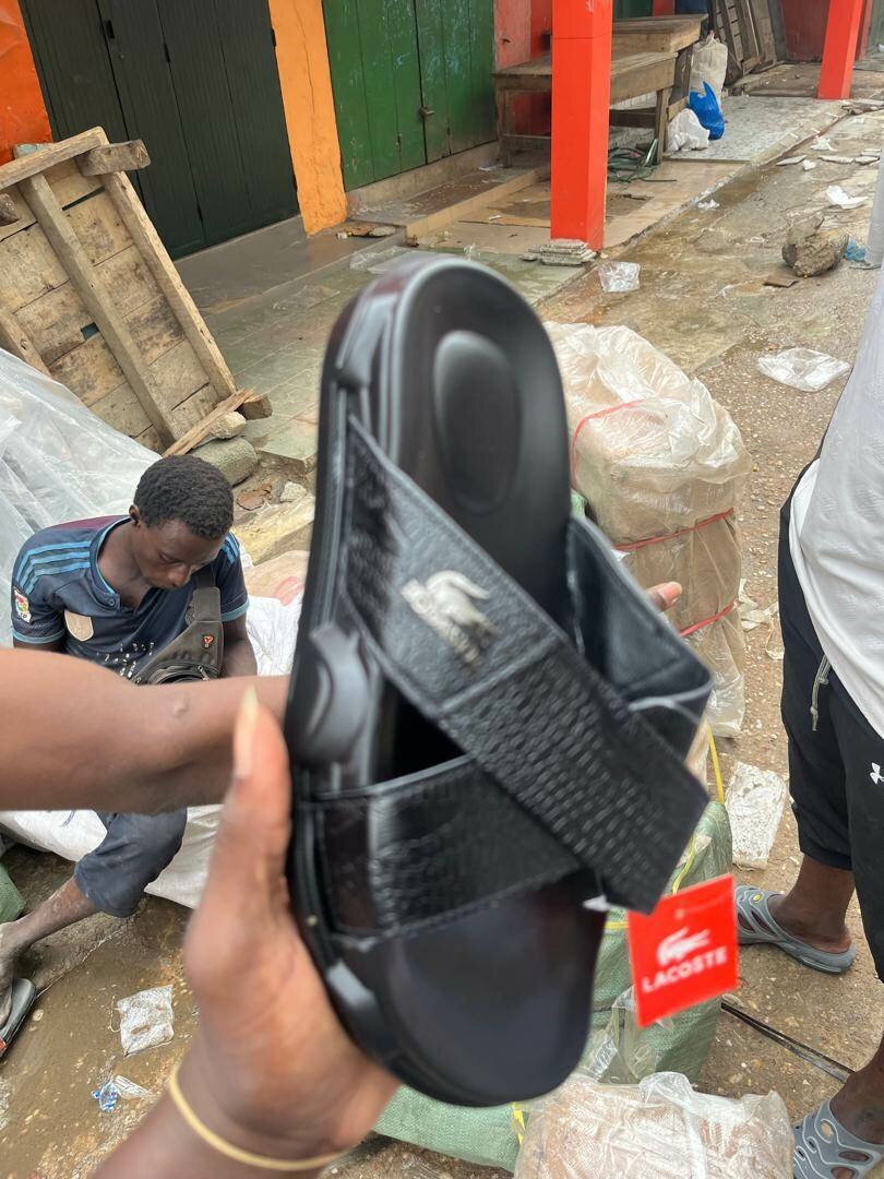 Sandales en cuir croisé