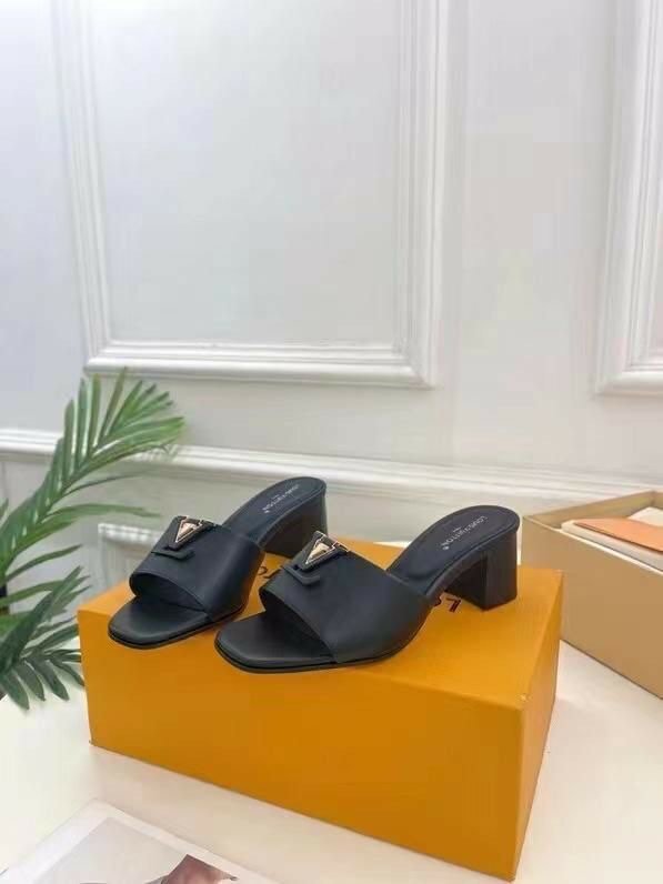 Ladies short block heel