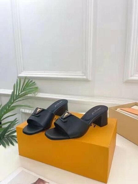 Ladies short block heel