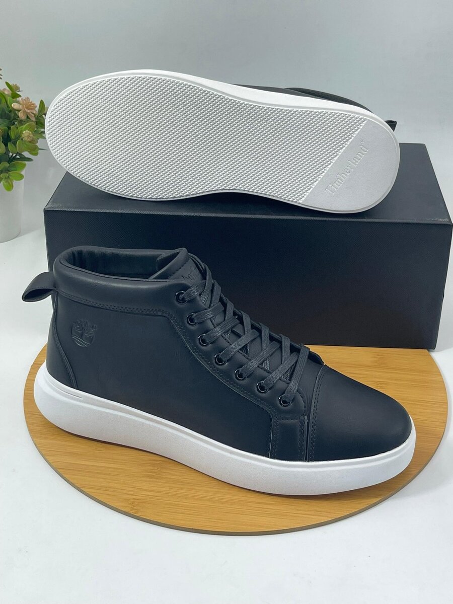 GUCCI BLACK AND WHITE