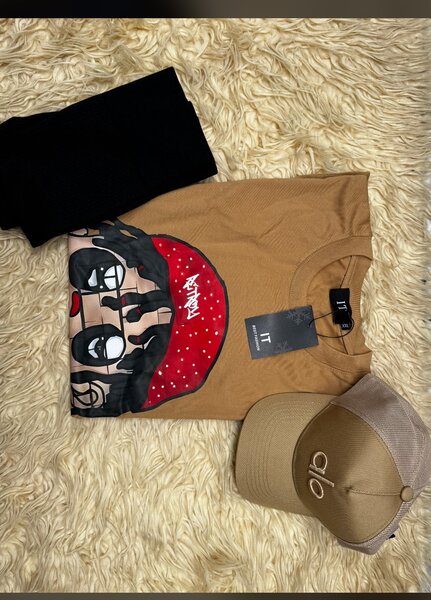 T-shirts stylés avec casquettes