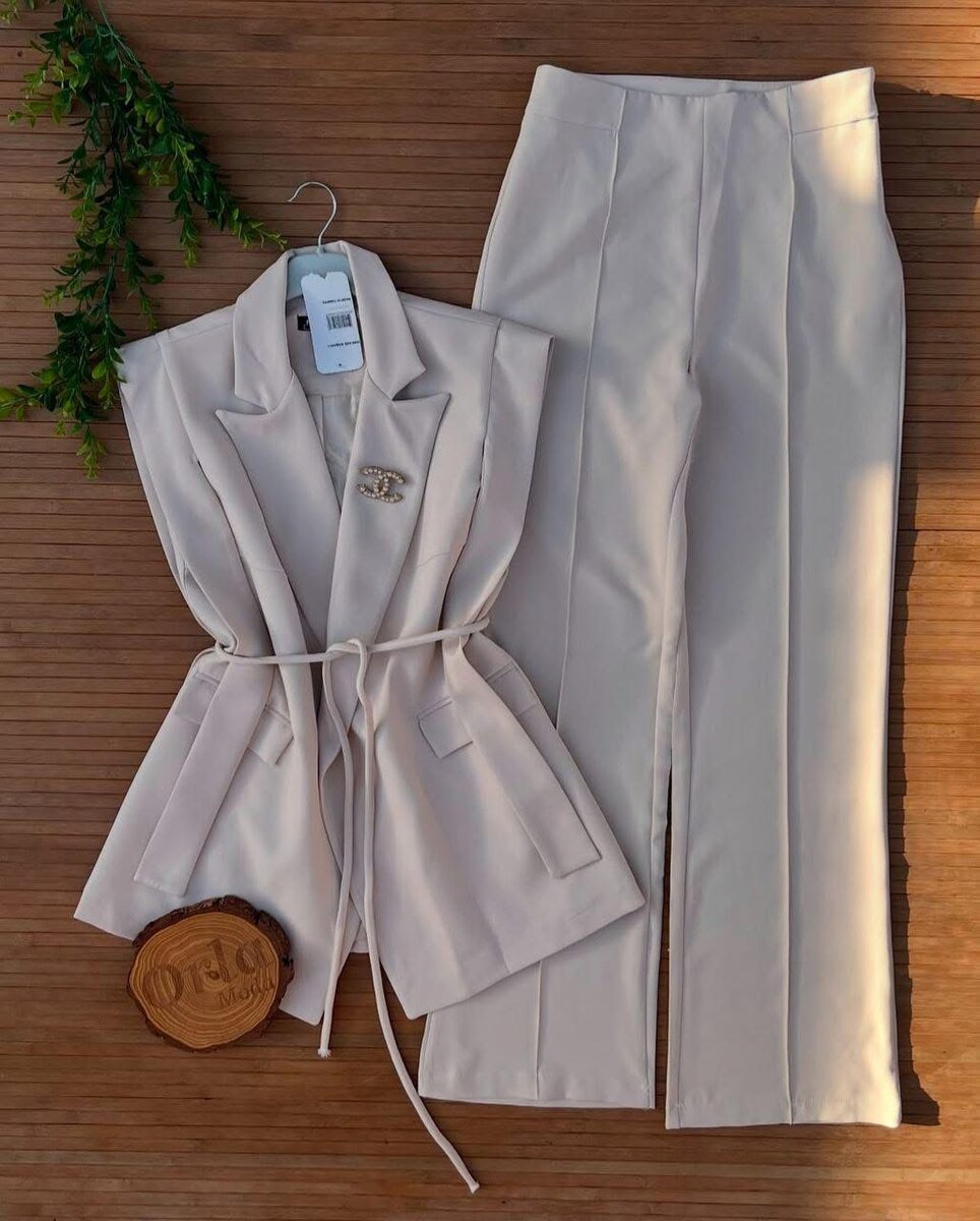 Ensemble pantalon femme chic et élégant