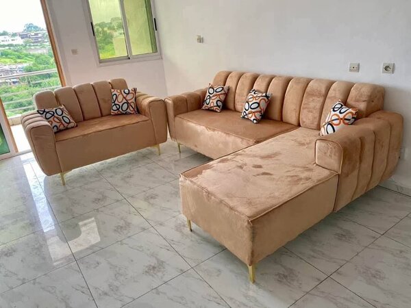 Canapé d'angle en cuir beige luxueux