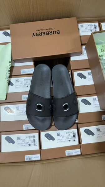 Tongs élégantes confortables