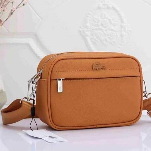 Sac bandoulière moderne Lacoste