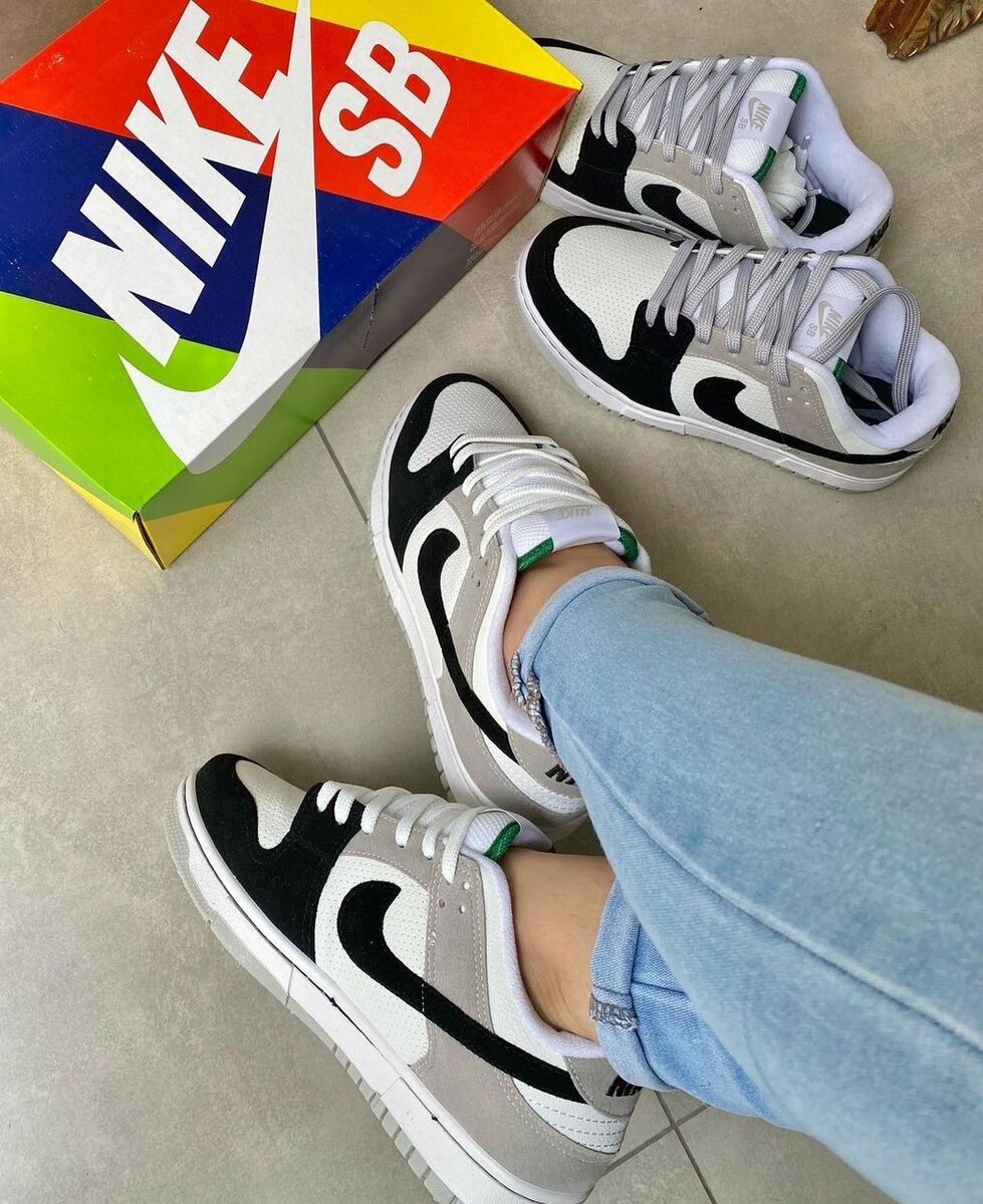 NIKE SB SNEAKER
