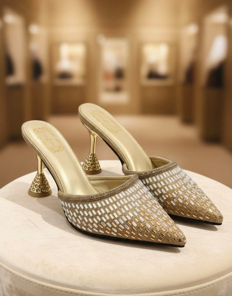 Mules élégantes en tissage doré