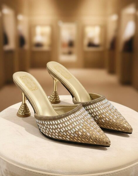 Mules élégantes en tissage doré