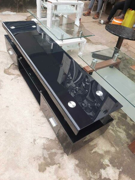 Table basse en verre noir