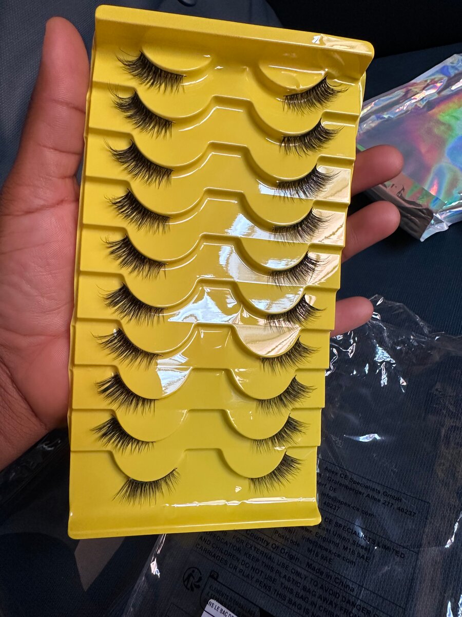 Faux-cils naturels volumineux