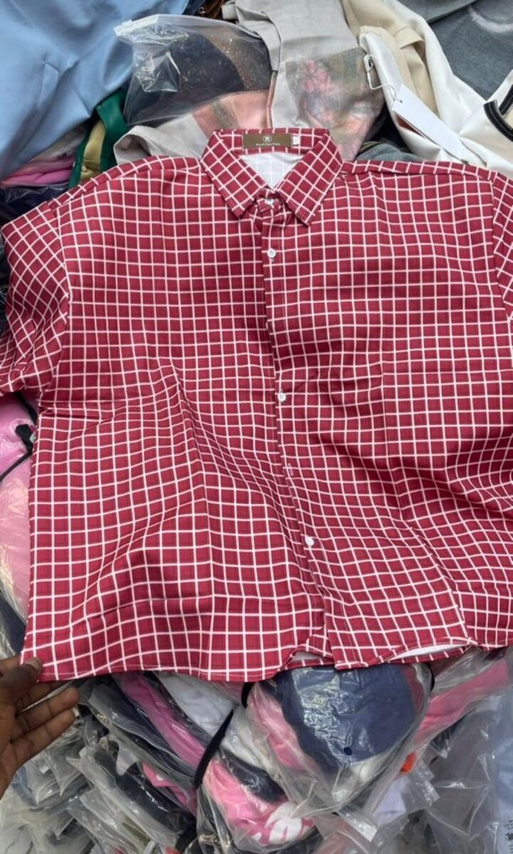 Chemise à carreaux rouges