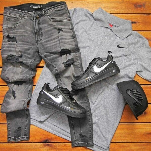 Ensemble Nike homme : T-shirt, jeans et chaussures