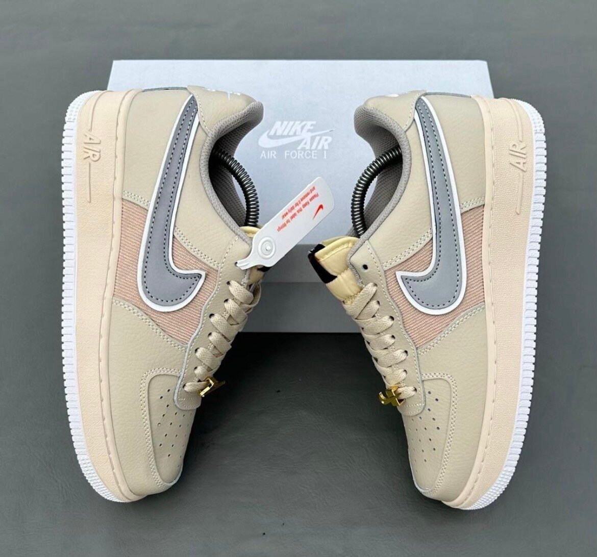 Chaussures Nike Air Force beige