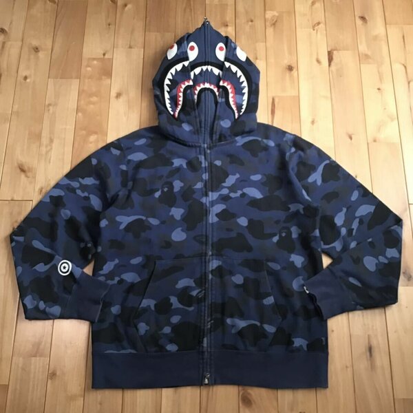 Sweat à capuche camouflage requin