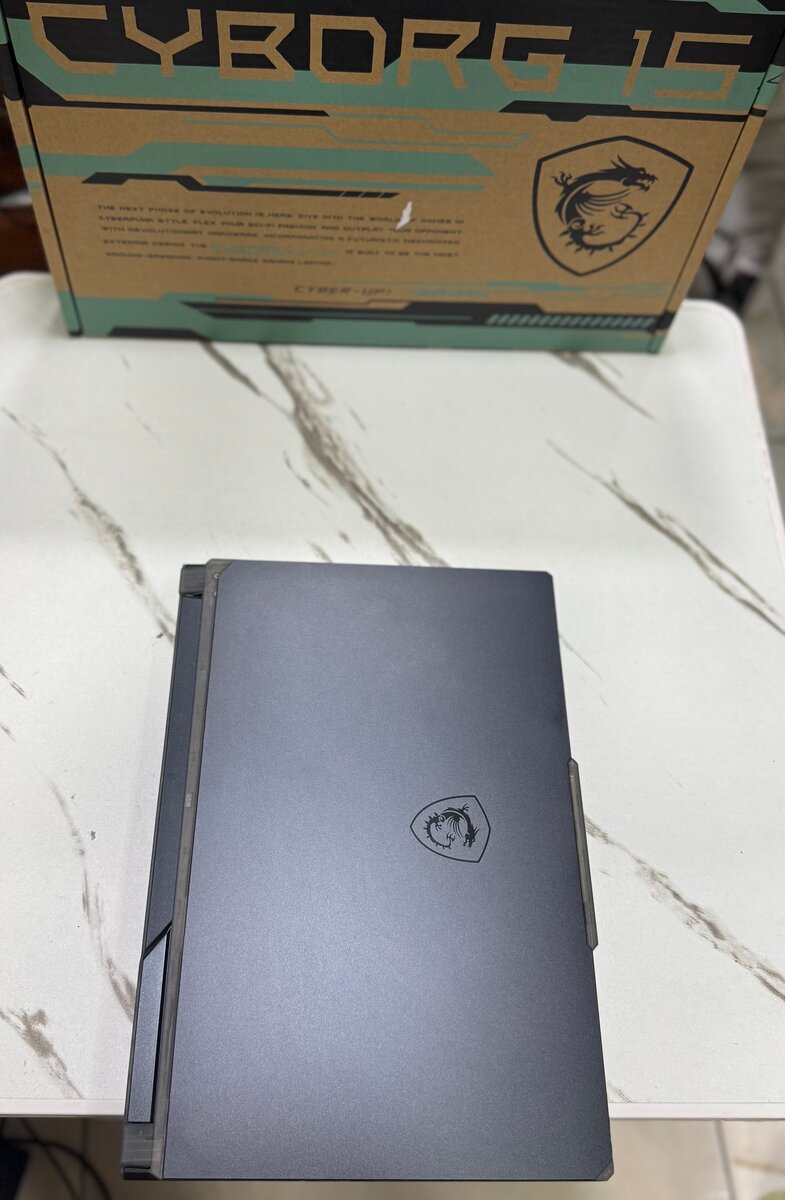 MSI Cyborg 15 A12V i5 12th gén