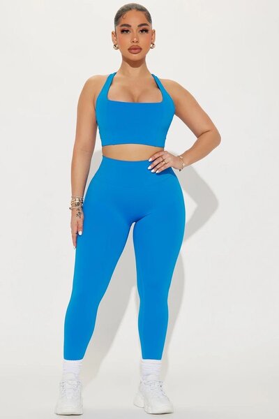 Ensemble de sport femme élégant