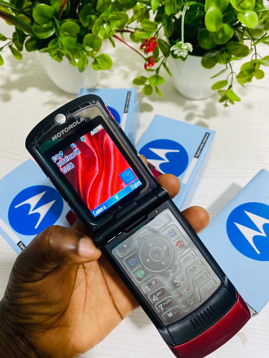 Motorola RAZR v3. Red