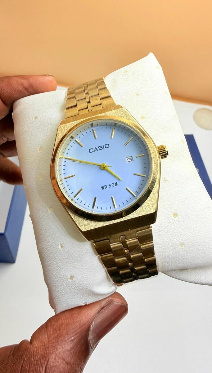 Montre Casio en or et acier