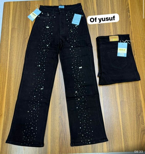 Jean noir à strass élégants