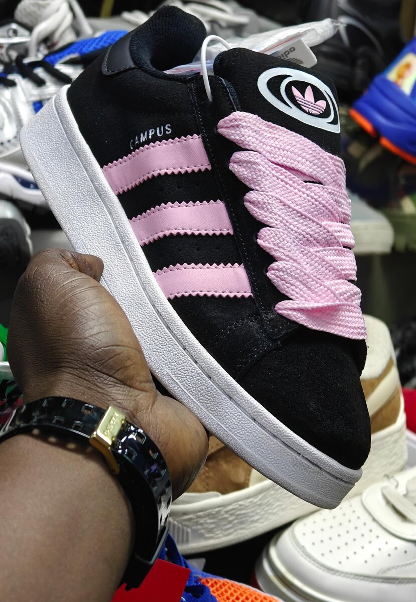 Sneakers noires et roses