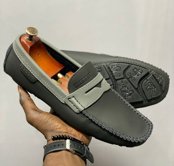 Mocassins en cuir noir élégants