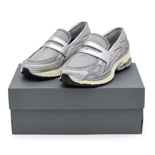 Chaussures de sport grises