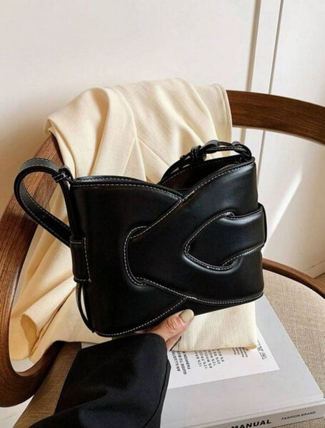 Sac bandoulière en cuir noir
