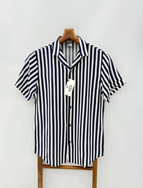 Chemise à rayures bleues courtes