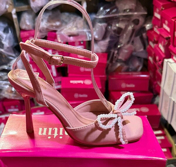 Sandales à talons avec nœud