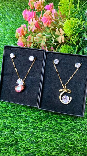 Elegant Gold Necklace Set