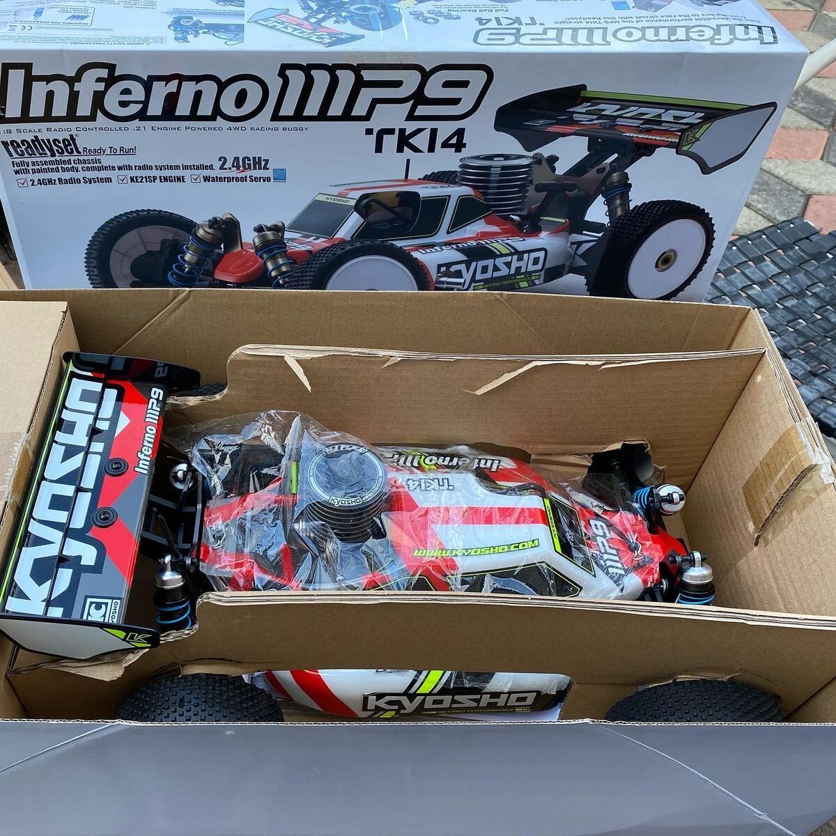 Voiture RC Kyosho Inferno MP9