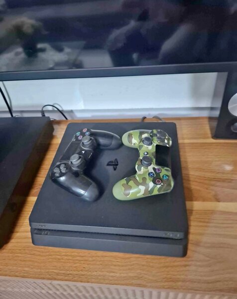 Console de jeu PS4 Slim