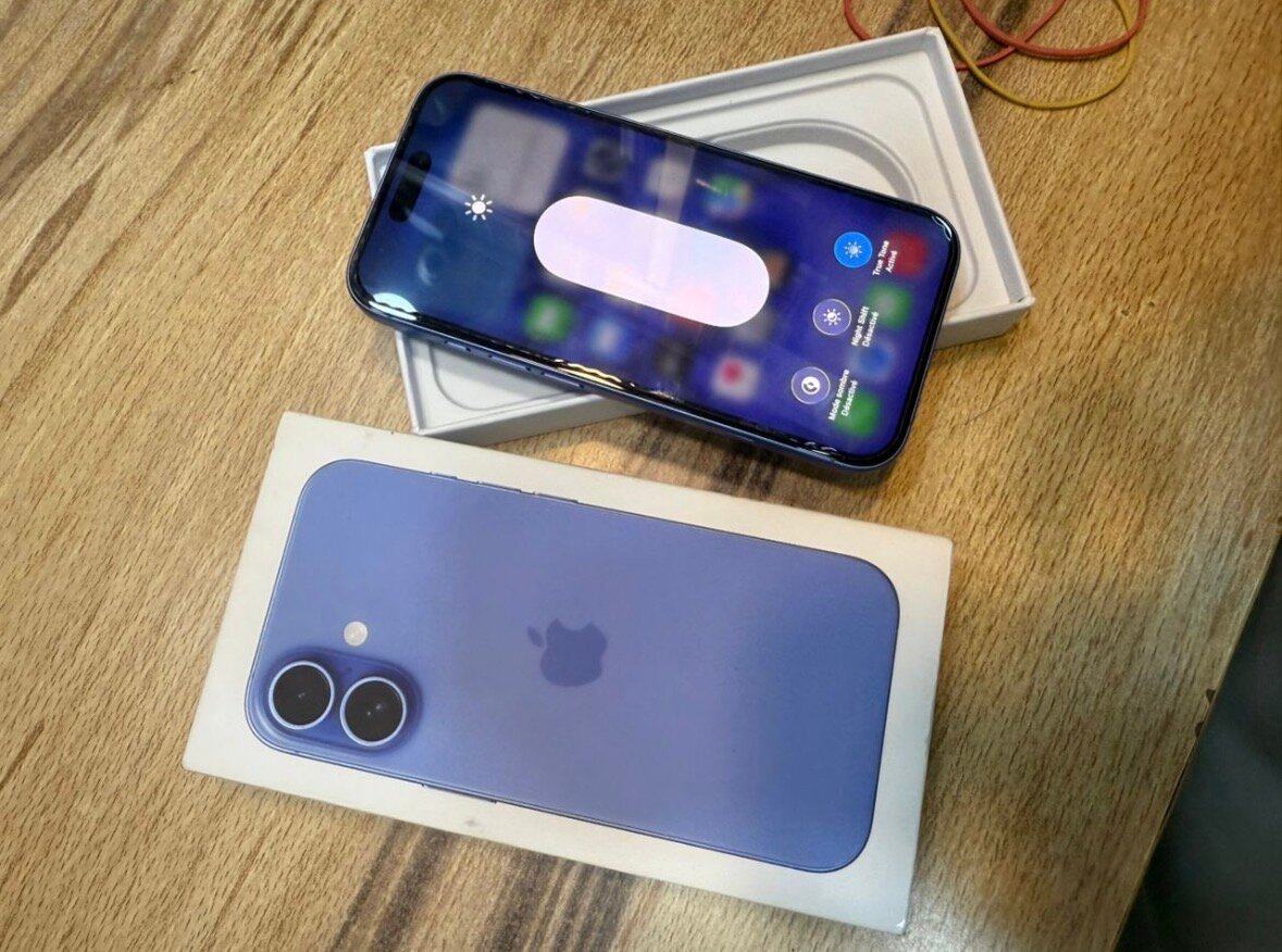 iPhone 15pro max et le 16simpl