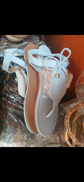 Sandales plates blanches